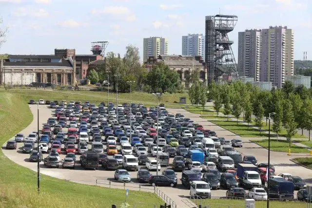 Czy niepełnosprawni płacą za parking w Katowicach? Sprawdź zasady.