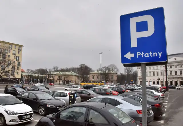 Ile kosztuje parking w Warszawie? Ceny, dzielnice, ukryte koszty