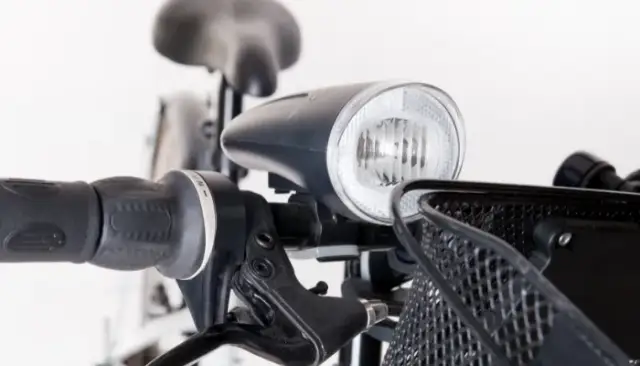 Jakie oświetlenie rowerowe wybrać, aby zapewnić sobie bezpieczeństwo?