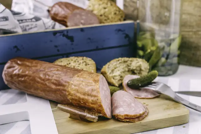 Kiełbasa żywiecka – tradycyjny smak, wartość odżywcza i zastosowanie