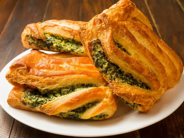 Ciastka z ciasta francuskiego: Słodkie, wytrawne. Sekrety mistrza!