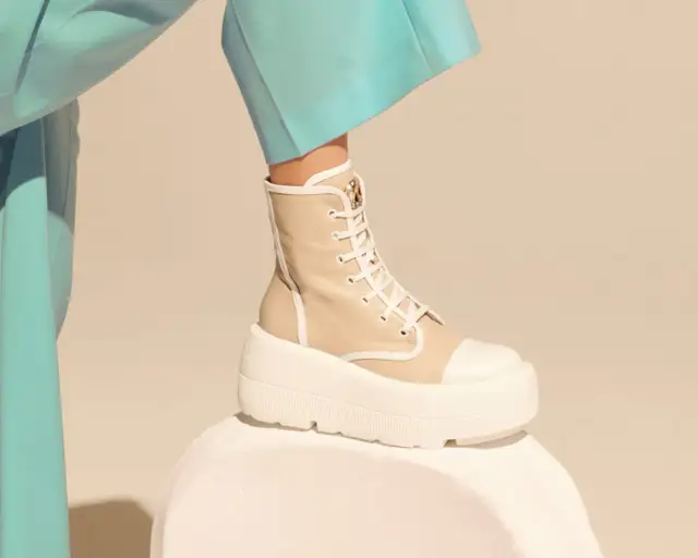 Jakie buty do spodni w kant, aby uniknąć modowych wpadek?