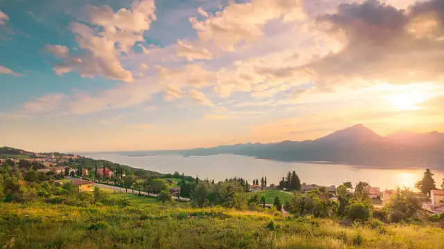 San Zeno di Montagna: Balcone sul Garda, Natura e Sapori DOP
