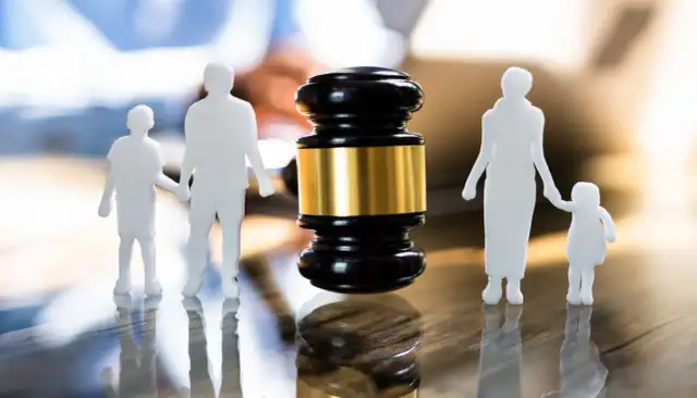 Kto nie może być świadkiem? Ważne ograniczenia prawne w Polsce