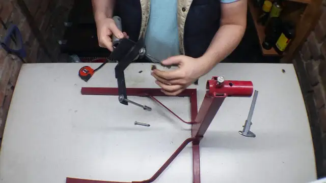 Jak zrobić stojak na silnik: prosty poradnik montażu krok po kroku