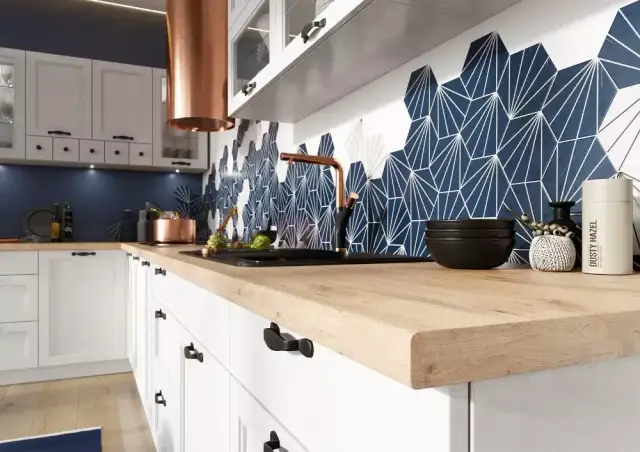 Co zrobić między szafkami w kuchni? Odkryj najlepsze materiały i pomysły