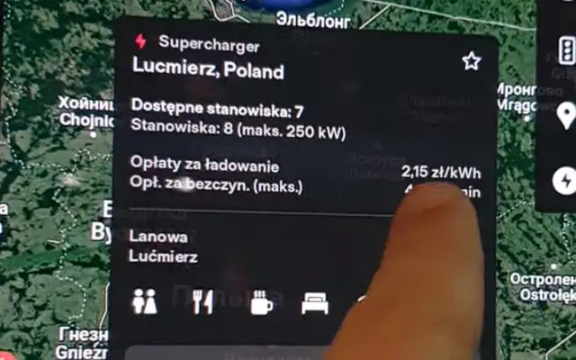 Ładowanie Tesli na Superchargerze w Łućmierzu, Polska, kosztuje 2,15 zł/kWh.