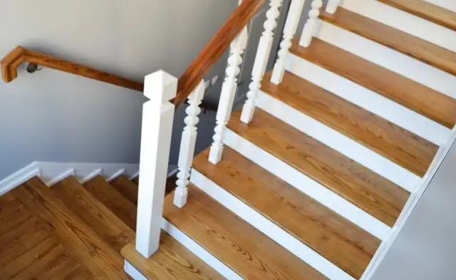 Jak pomalować schody drewniane na biało - najlepsza farba i porady