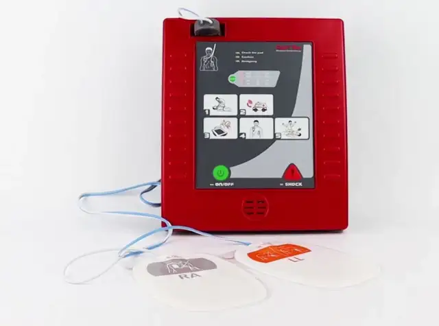 Jak działa defibrylator? Impuls elektryczny ratujący życie