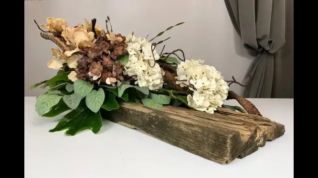 Jak zrobić stroik na cmentarz na plastrze drewna, aby przetrwał warunki atmosferyczne