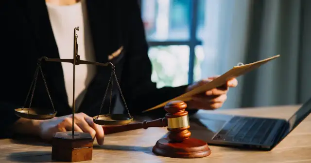 Ile kosztuje testament u notariusza? Sprawdź ukryte opłaty i ceny