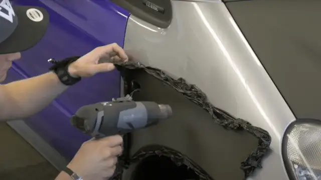 Jak zdjąć folię z szyby auta? Poradnik krok po kroku bez uszkodzeń