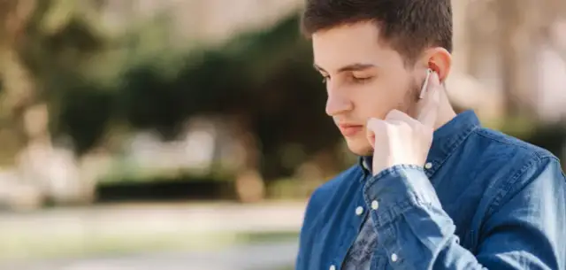 Dlaczego działa tylko jedna słuchawka bezprzewodowa JBL? Oto przyczyny i rozwiązania