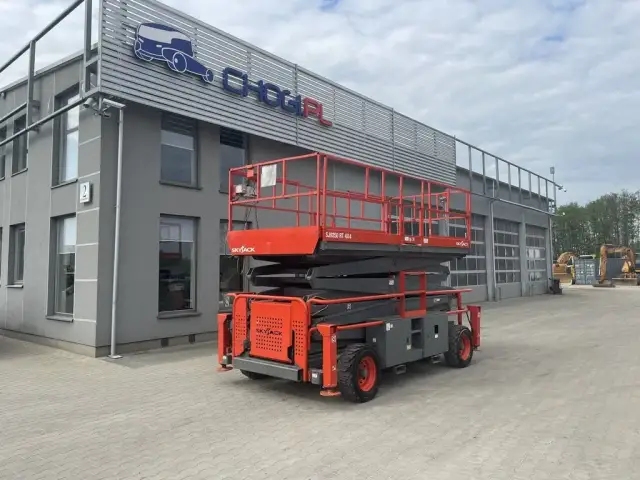 Ile kosztuje wynajem podnośnika koszowego? Sprawdź ceny i ukryte koszty