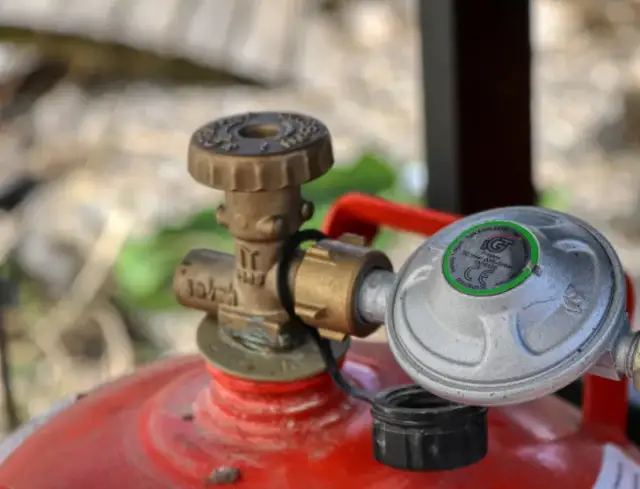 Jak opróżnić butlę LPG bezpiecznie i uniknąć niebezpieczeństw
