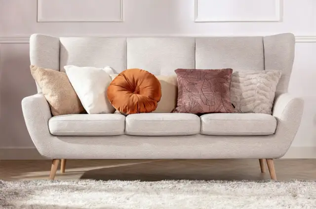 Jak wyczyścić materiałowe krzesło? Skuteczne triki na plamy!