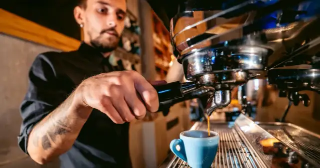 Ile gram kawy do podwójnego espresso? Odkryj idealną ilość!
