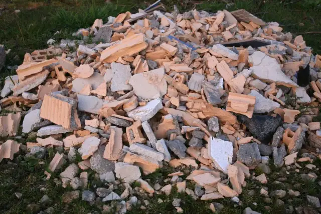 Kto do pieca śmieci wrzuca? Sprawdź, jakie są konsekwencje prawne