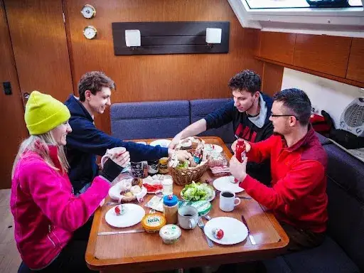 Czego życzyć marynarzowi? Inspiracje na wyjątkowe życzenia i pozdrowienia