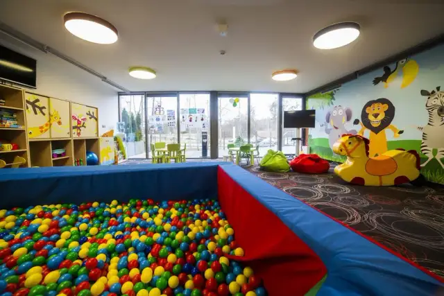 Hotele z salą zabaw dla dzieci: Najlepsze atrakcje rodzinne