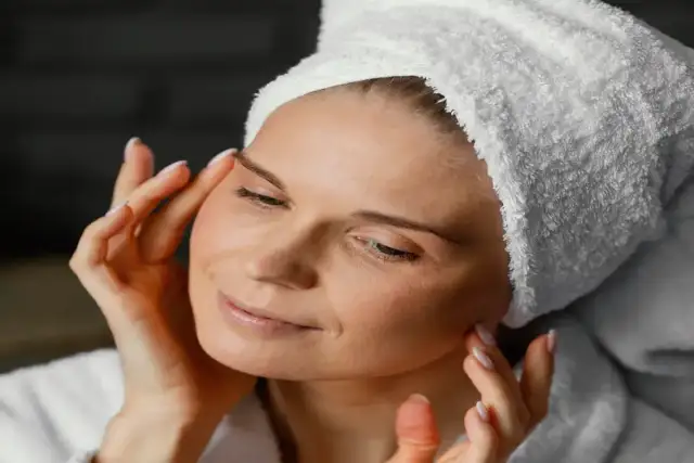 Cera dojrzała: Czy to 30, 40 czy 50 lat? Rozpoznaj swoją skórę