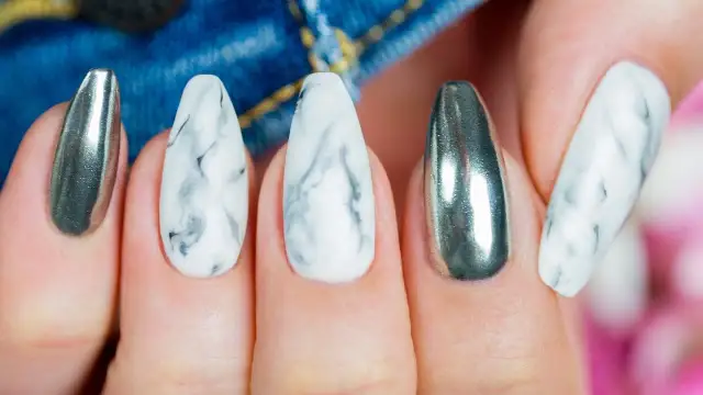 Jak zrobić marmurek na paznokciach - proste kroki do efektu wow