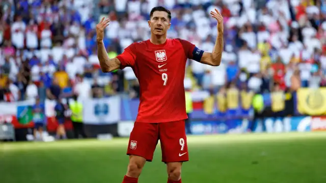 Ile zarabia Lewandowski dziennie? Pensja, reklamy i biznesy