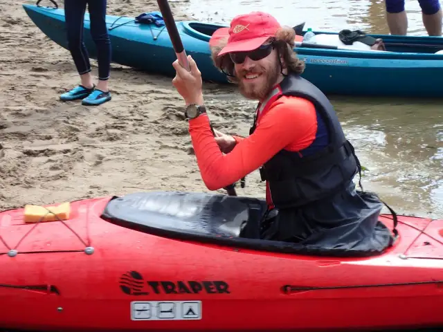 Jak się ubrać na kajaki? Poradnik krok po kroku