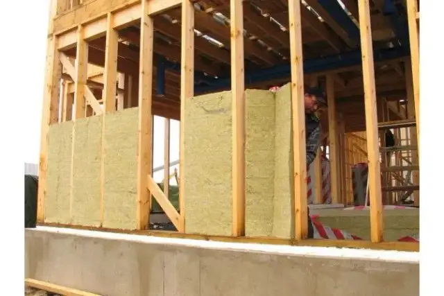 Czym ocieplić dom szkieletowy, aby uniknąć wilgoci i strat ciepła