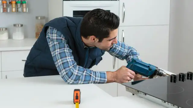 Samodzielny montaż blatu kuchennego: Poradnik krok po kroku