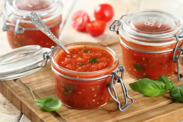 Jak się robi sos do pizzy – proste przepisy na idealny smak