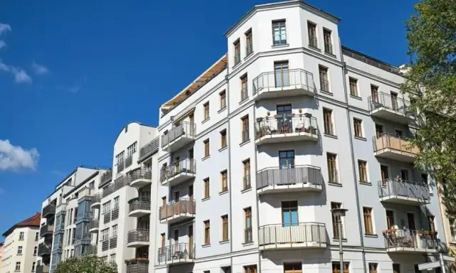 Czy można wynająć mieszkanie od spółdzielni mieszkaniowej? Oto warunki i korzyści