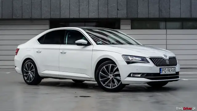 Skoda Superb: Pojemność baku (III, IV) ile litrów na trasę?