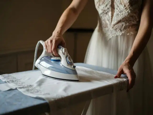 Jak wyprasować suknię ślubną z tiulu bez uszkodzeń i stresu