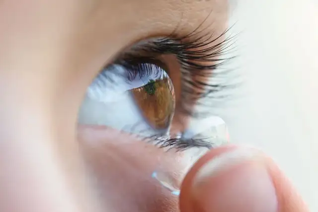 Jakie soczewki nosi Reto i dlaczego warto je poznać?