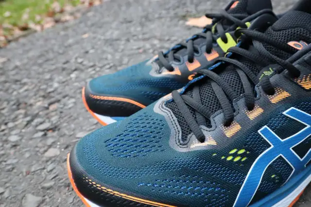 ASICS na asfalt: jak wybrać idealne buty? Poradnik eksperta