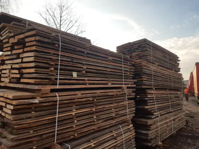 Skup starych desek na Podkarpaciu: gdzie sprzedać drewno?