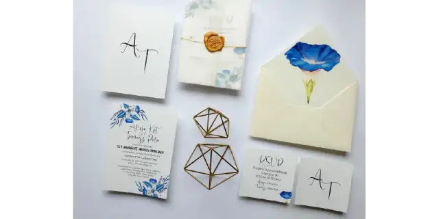 Jak odmieniać nazwiska na zaproszeniach? Uniknij faux pas!