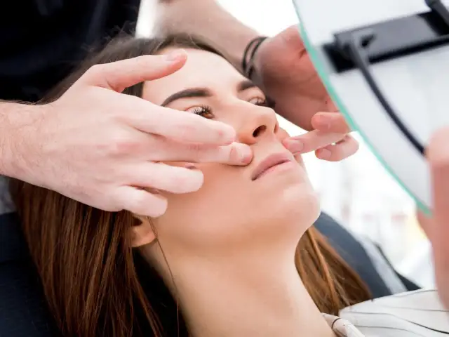 Powiększanie ust: Ból to mit? Poznaj metody na komfortowy zabieg