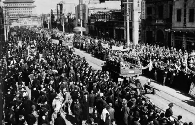 Czerwone dynastie: historia, znaczenie i wpływ komunizmu na Chiny