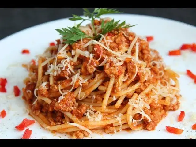Spaghetti jak z Piccolo – idealny przepis na sos boloński w domu