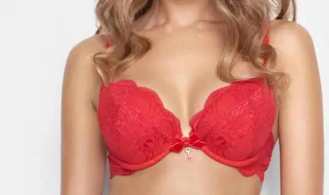 Czerwona koronkowa bielizna: Jak dobrać i nosić z pewnością siebie?