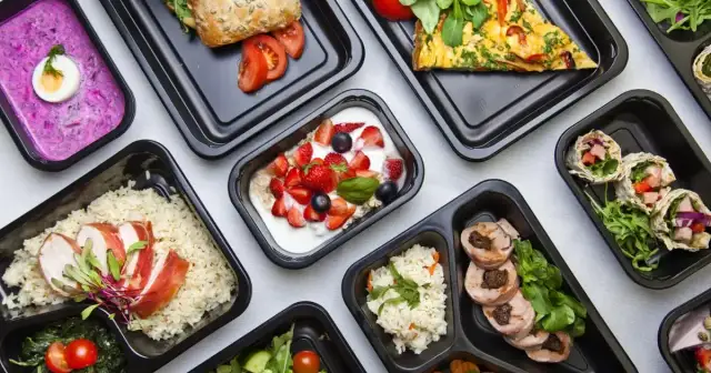 Catering na 50 osób: ile kosztuje? Kompleksowy przewodnik