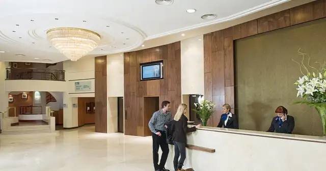 Polska: Ceny hoteli, ukryte koszty i triki na tańszy nocleg.