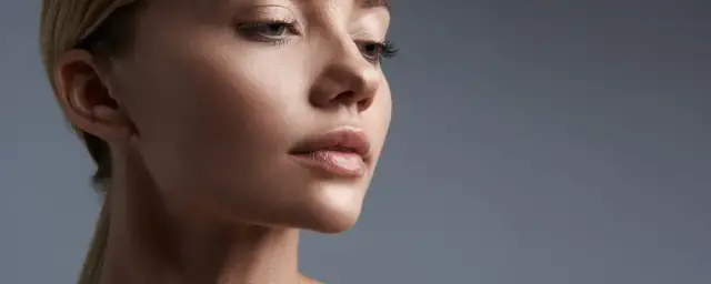 Ziemista cera: odkryj przyczyny i przywróć skórze promienny blask