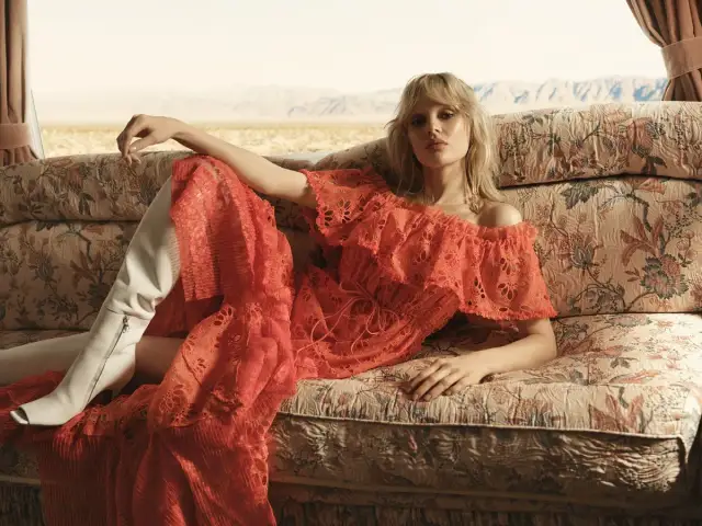 Jakie buty do czerwonej sukienki? Wybierz idealne i zachwyć!