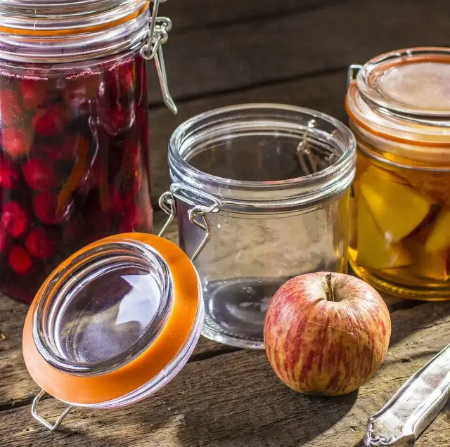 Jak pasteryzować zaprawy - uniknij błędów i ciesz się smakiem na dłużej