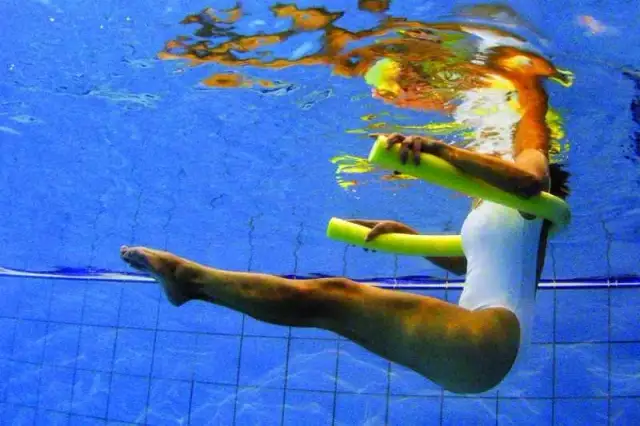 Makaron do pływania: Jak wybrać i ćwiczyć? Kompletny przewodnik