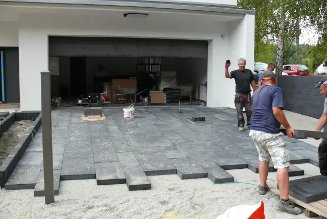 Co zamiast kostki brukowej na podjazd? Tanie i trwałe alternatywy