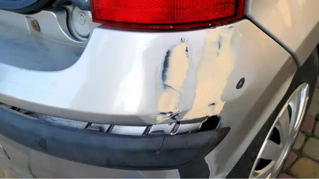 Jak naprawić pęknięty zderzak - proste metody na skuteczną naprawę